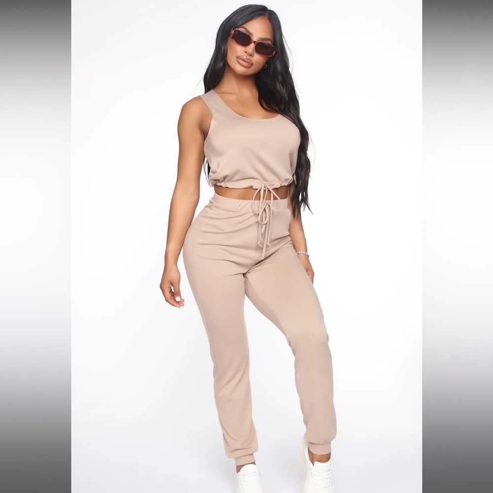 Fashion Nova Perfect Lounge Set (Crop Top & Joggers)